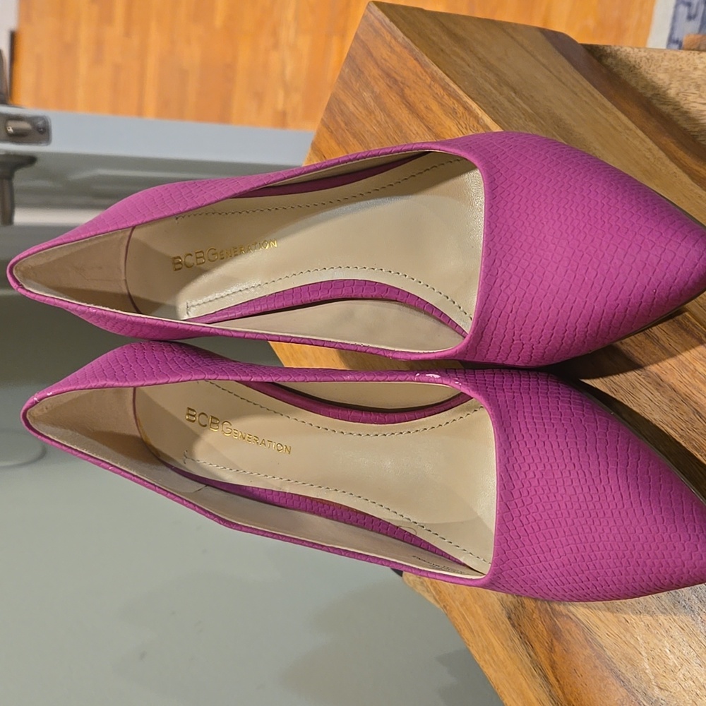 BCBGeneration Vibrant Pink Textured Pointed Toe Heels Size 8.5 - Picture 4 of 16